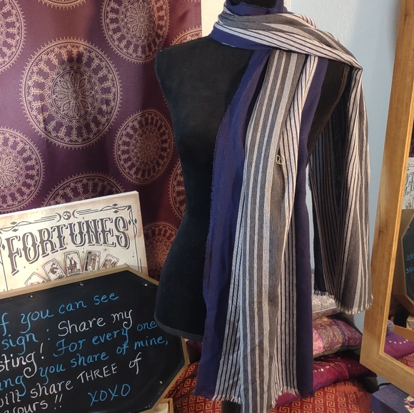 25 x 71 Cashmaire Scarf in shades of blue and gray - Picture 8 of 9